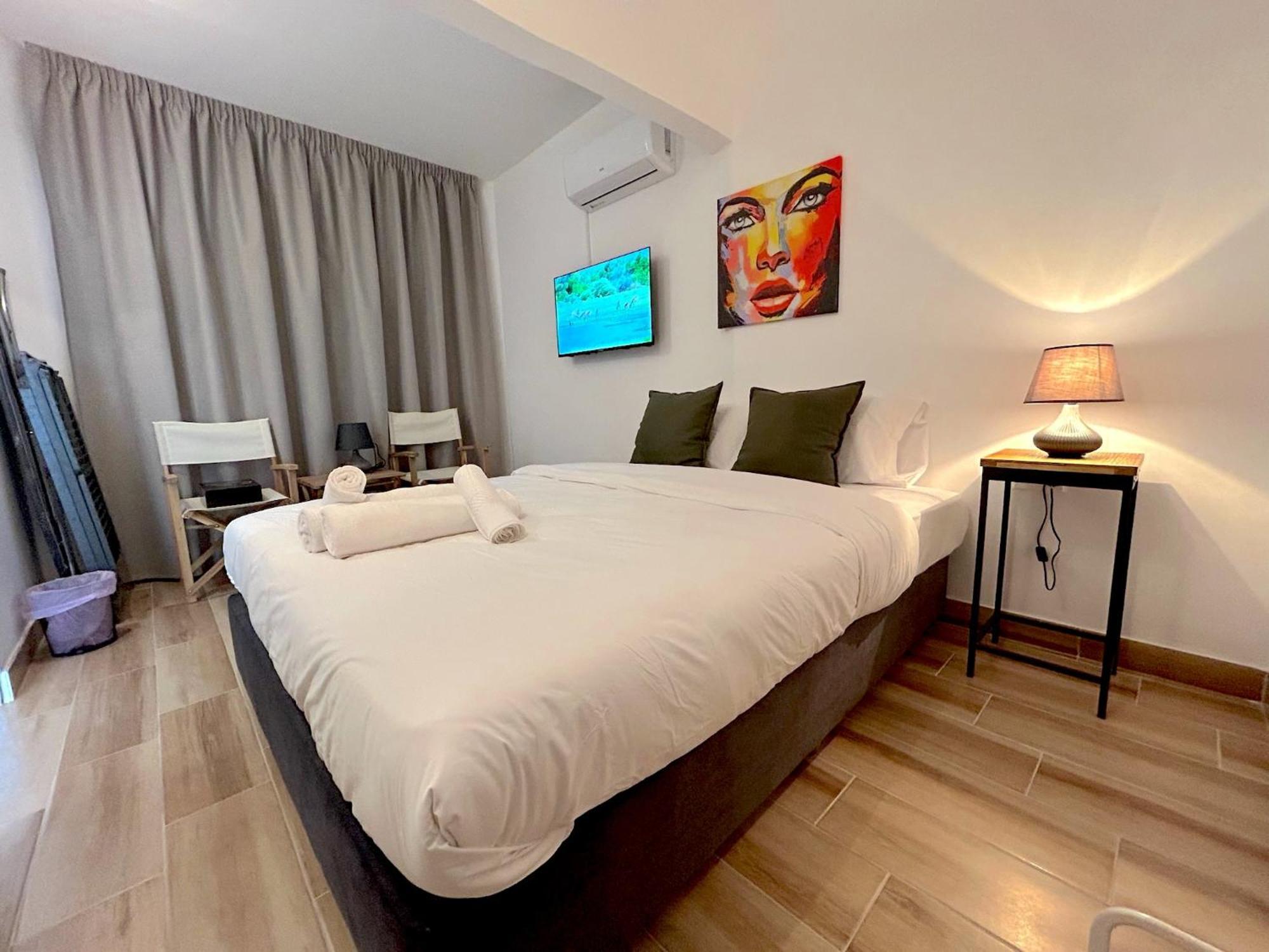 Queen Regina Suites By Platform 357 尼科西亚 外观 照片