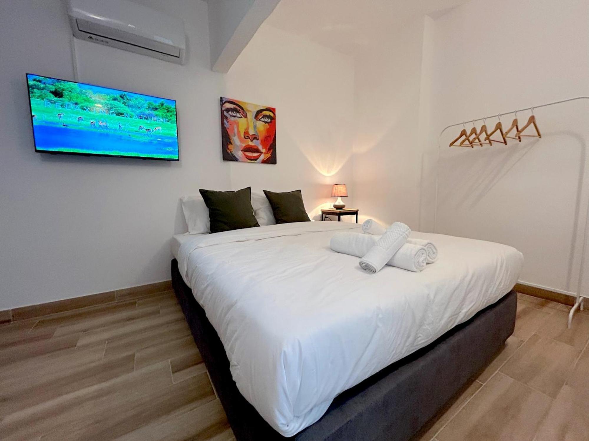Queen Regina Suites By Platform 357 尼科西亚 外观 照片