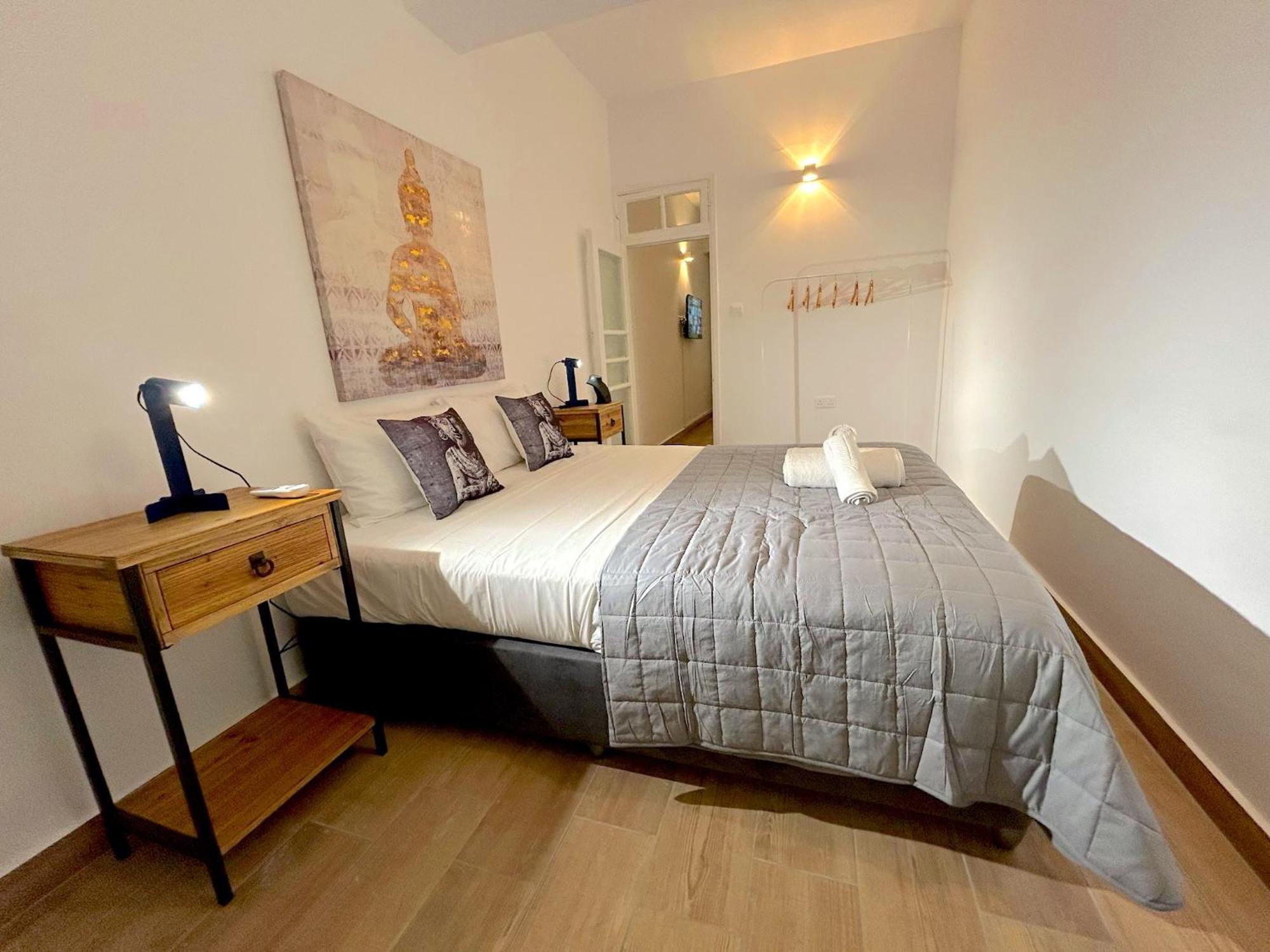 Queen Regina Suites By Platform 357 尼科西亚 外观 照片