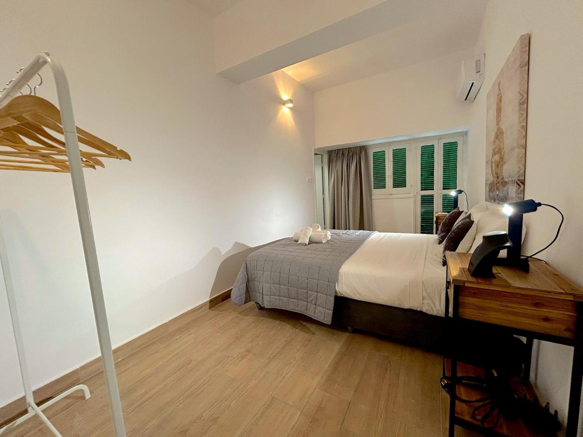 Queen Regina Suites By Platform 357 尼科西亚 外观 照片