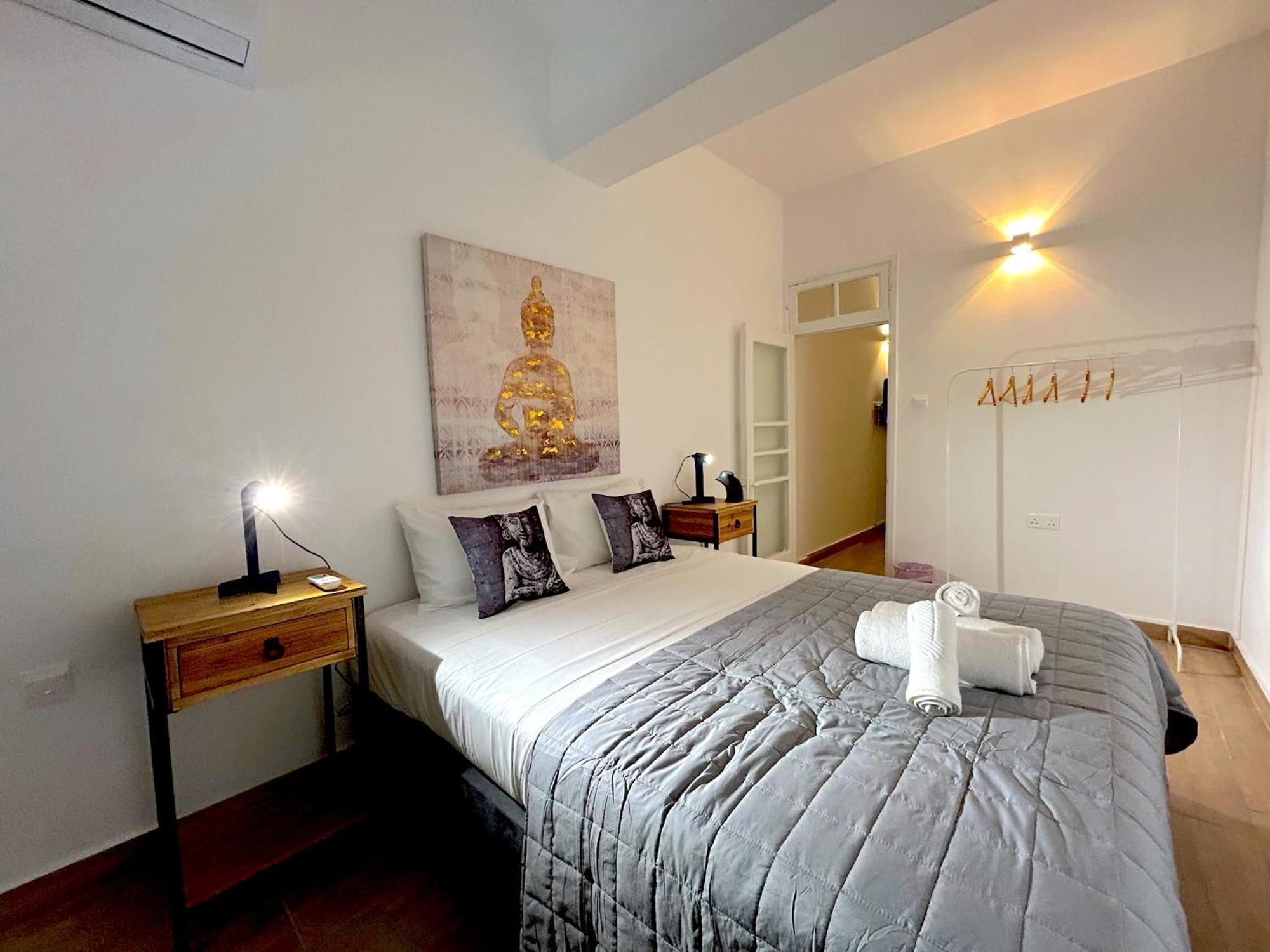 Queen Regina Suites By Platform 357 尼科西亚 外观 照片