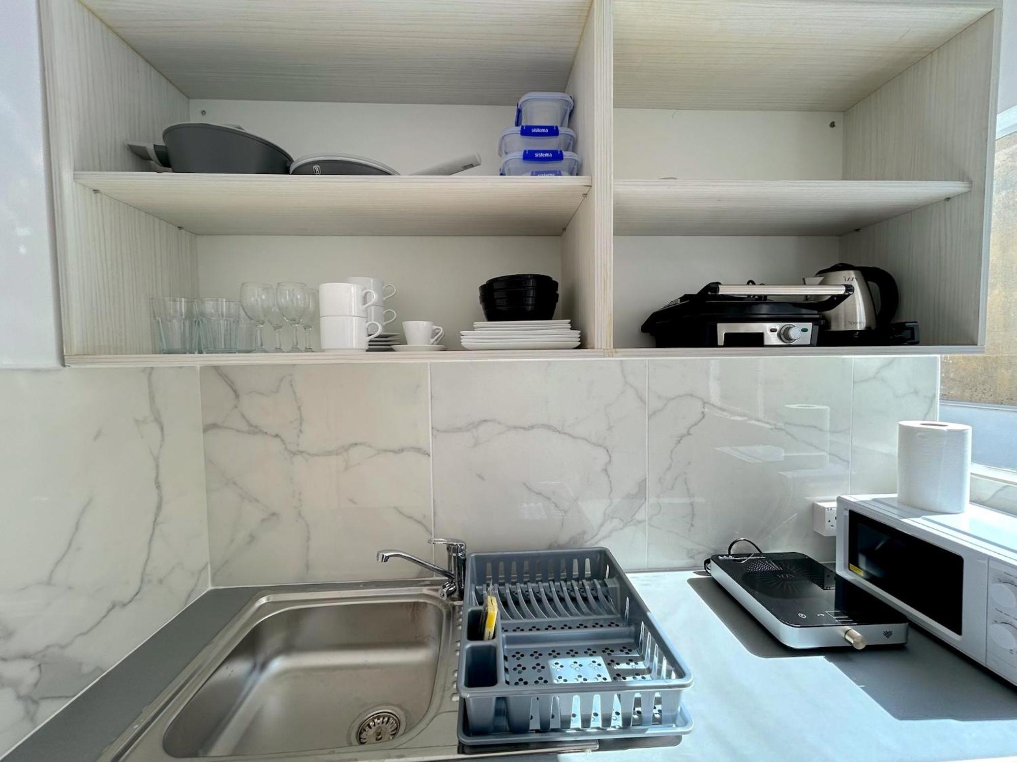 Queen Regina Suites By Platform 357 尼科西亚 外观 照片