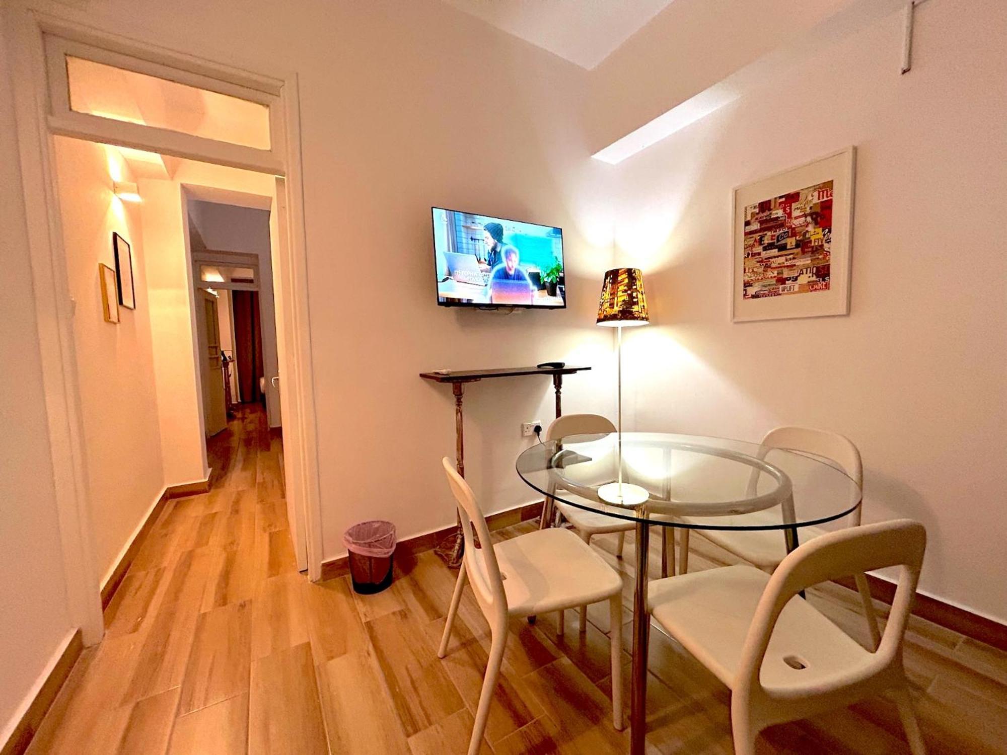 Queen Regina Suites By Platform 357 尼科西亚 外观 照片