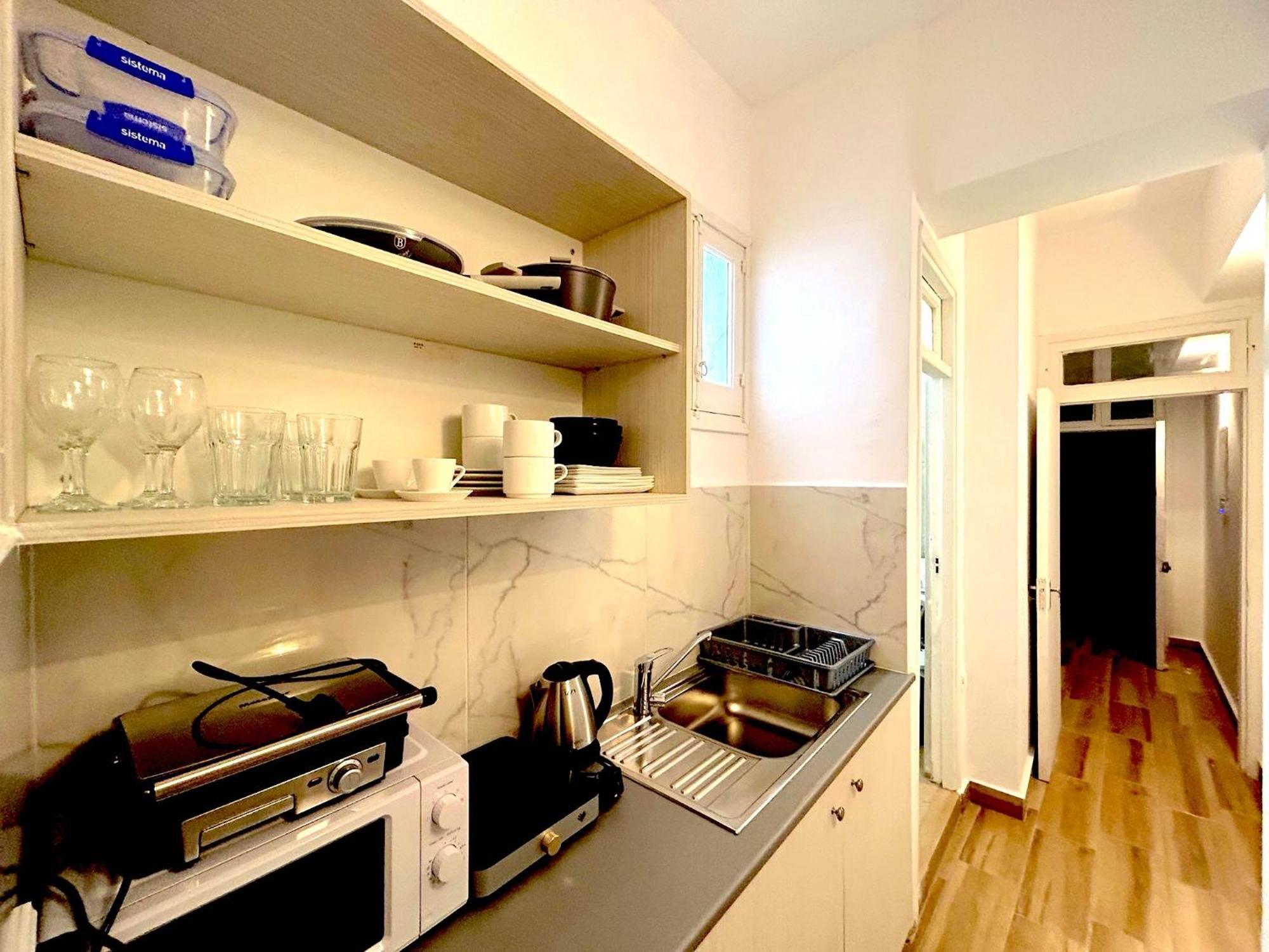 Queen Regina Suites By Platform 357 尼科西亚 外观 照片