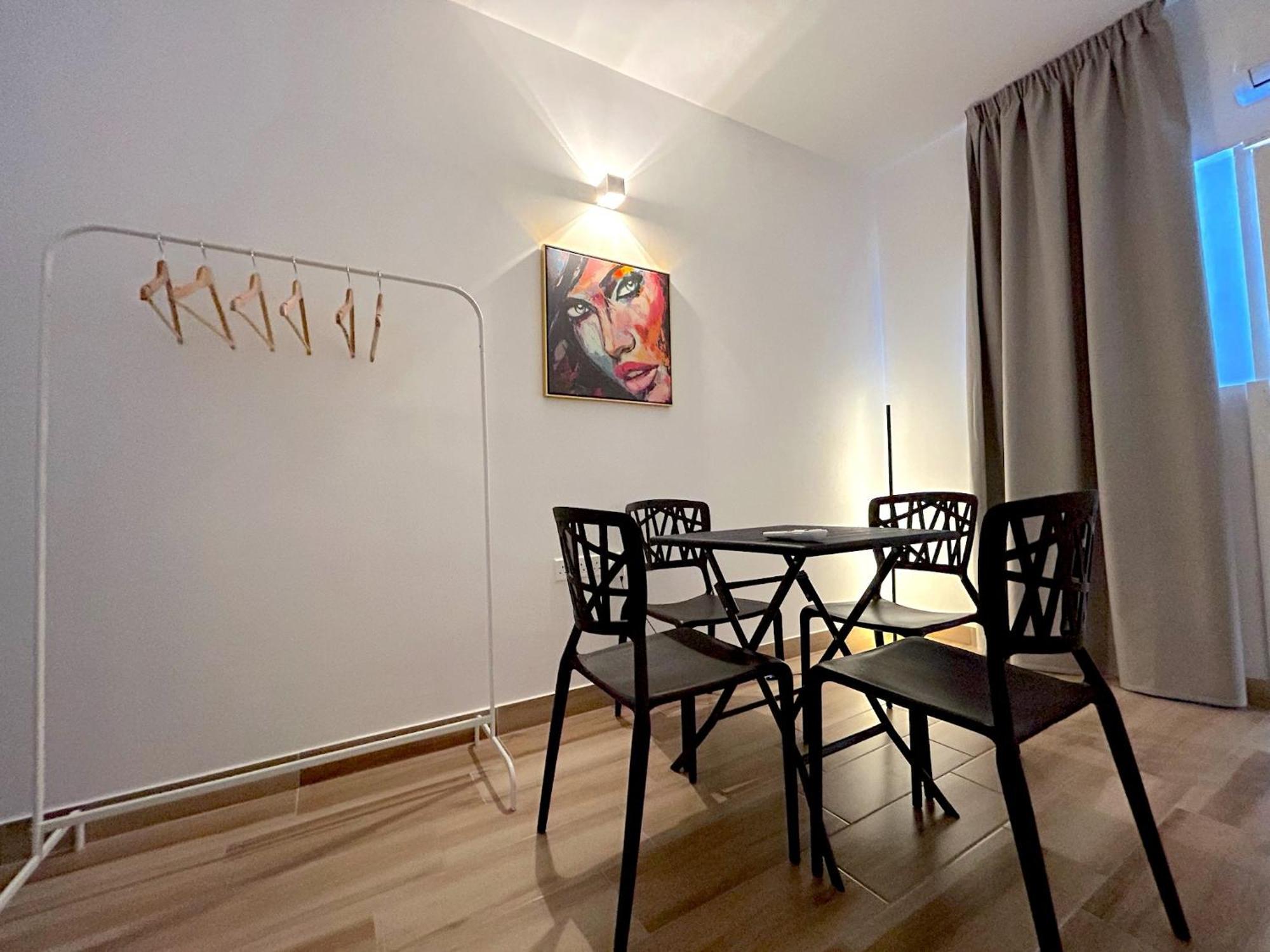 Queen Regina Suites By Platform 357 尼科西亚 外观 照片