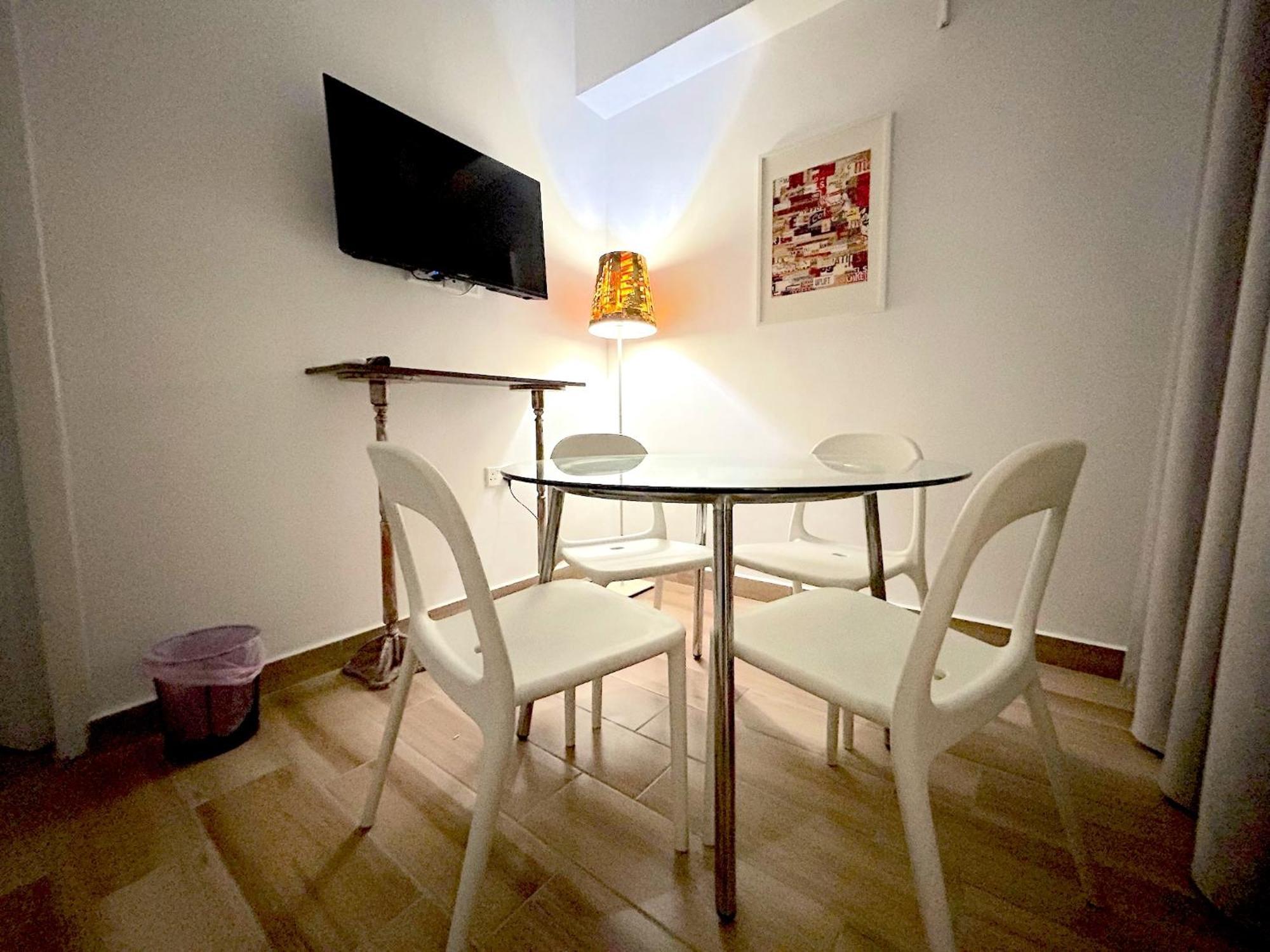 Queen Regina Suites By Platform 357 尼科西亚 外观 照片