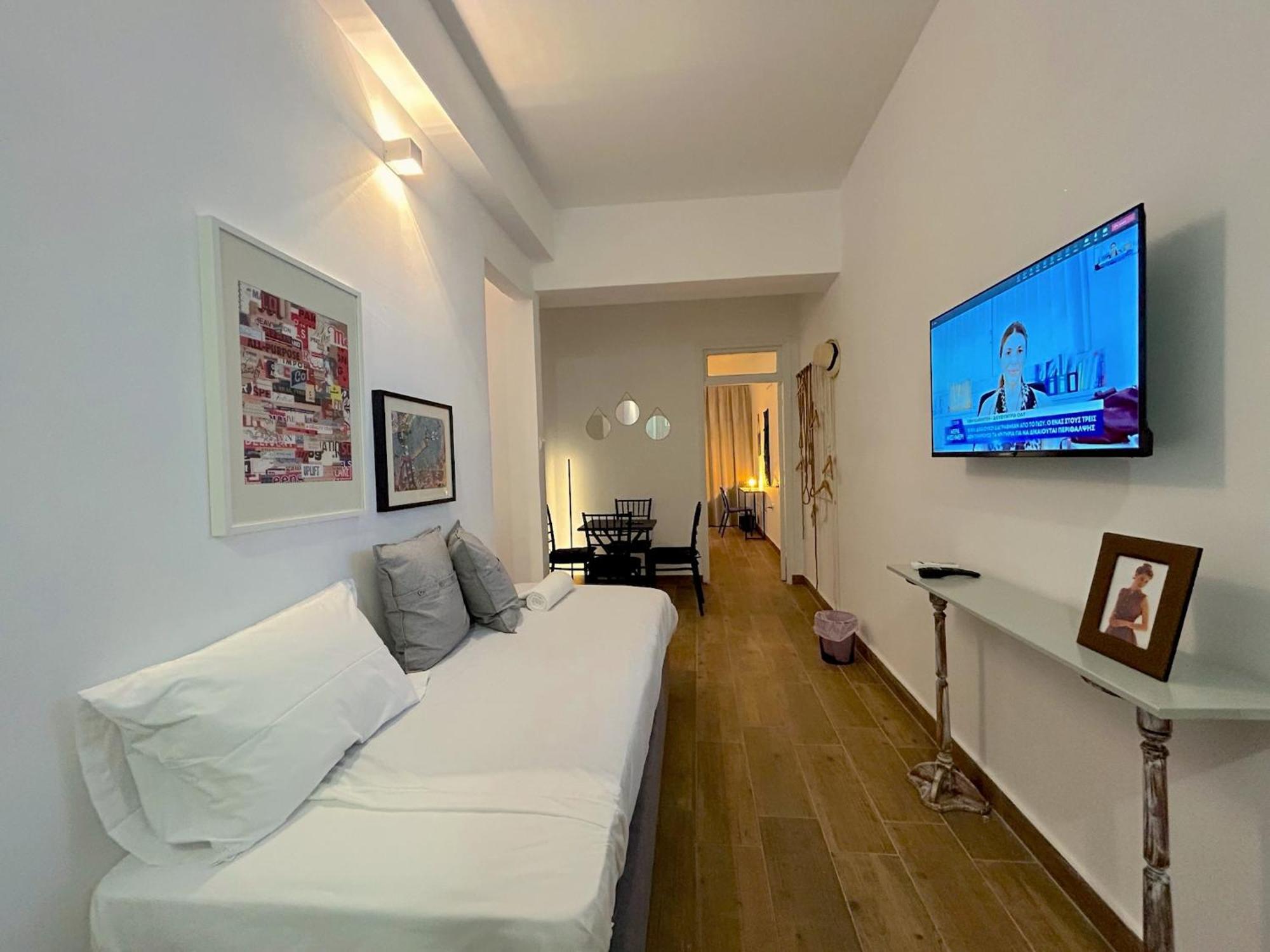 Queen Regina Suites By Platform 357 尼科西亚 外观 照片