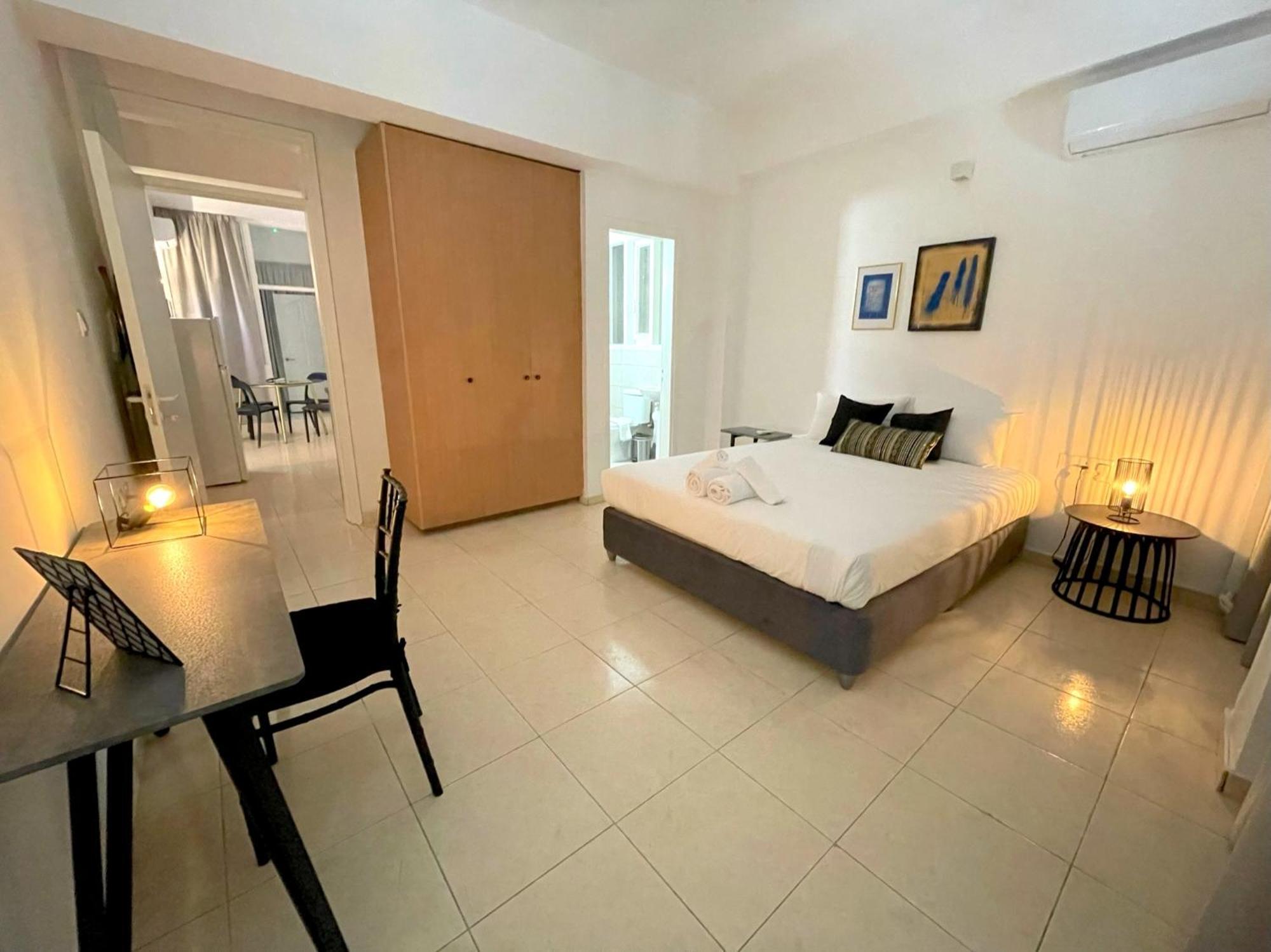 Queen Regina Suites By Platform 357 尼科西亚 外观 照片