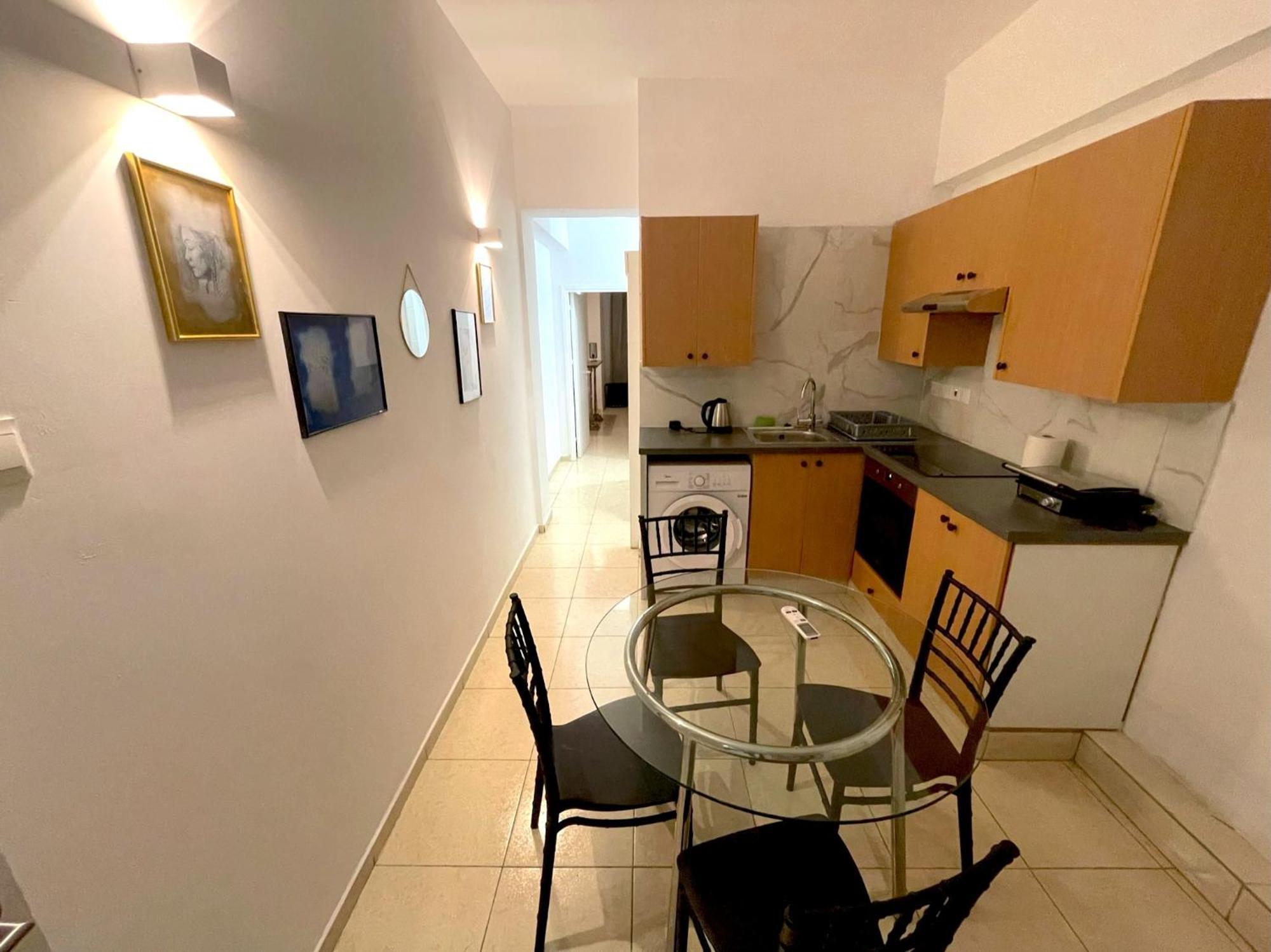 Queen Regina Suites By Platform 357 尼科西亚 外观 照片